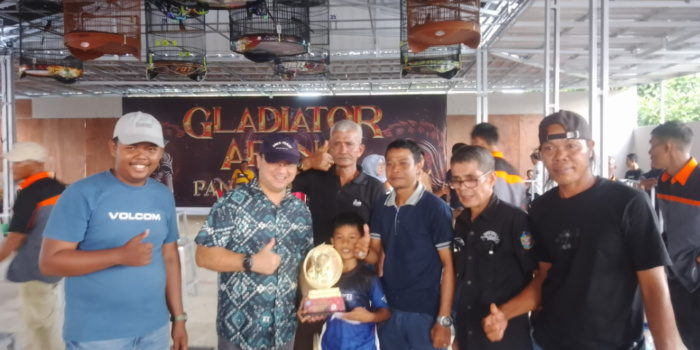 Gladiator Arena Pangkalpinang yang beralamat di Jalan Jerambah Gantung Kerabut, festival dan lomba burung berkicau tingkat nasional digelar dengan meriah. Acara ini dihadiri oleh Erzaldi Rosman Djohan, mantan Gubernur Kepulauan Bangka Belitung, yang datang untuk memberikan dukungannya. Minggu (21/7/2024).