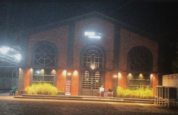 Blackout Cafe & Lounge Klarifikasi Perizinan: TegaskanJurnalSiber.Com (Pangkalanbaru) — Manajemen Blackout Cafe & Lounge (PT Bangka Cafe & Resto) akhirnya angkat bicara menanggapi pemberitaan yang beredar terkait status perizinan usaha mereka. Melalui hak jawab resmi yang disampaikan pada Rabu (21/1/2026), manajemen menegaskan bahwa seluruh proses perizinan telah ditempuh sesuai dengan ketentuan peraturan perundang-undangan yang berlaku.