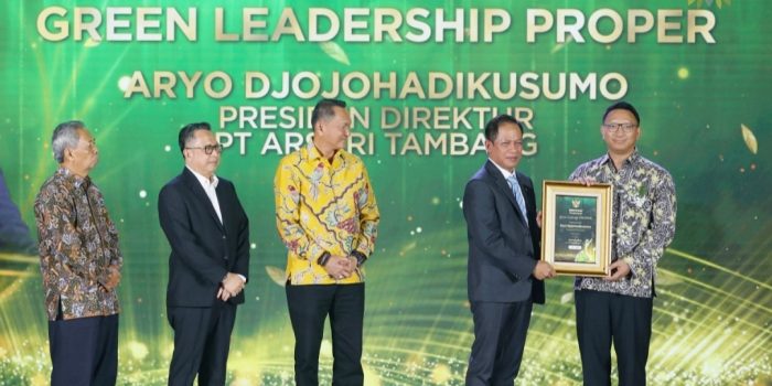 urnalisSiber.Com (Jakarta) - PT Mitra Stania Prima (MSP), perusahaan pertambangan timah di bawah naungan ARSARI Tambang, mencatatkan prestasi penting dalam pengelolaan lingkungan dengan meraih penghargaan PROPER Emas 2025 dan Green Leadership PROPER dari Kementerian Lingkungan Hidup (KLH). Rabu (24/6/2026)