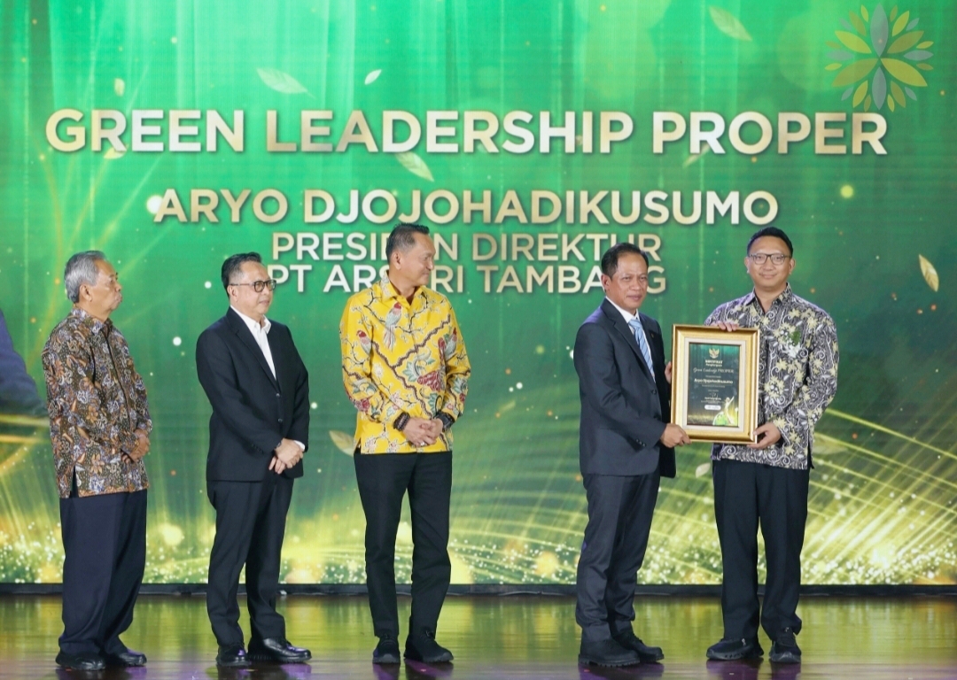 urnalisSiber.Com (Jakarta) - PT Mitra Stania Prima (MSP), perusahaan pertambangan timah di bawah naungan ARSARI Tambang, mencatatkan prestasi penting dalam pengelolaan lingkungan dengan meraih penghargaan PROPER Emas 2025 dan Green Leadership PROPER dari Kementerian Lingkungan Hidup (KLH). Rabu (24/6/2026)